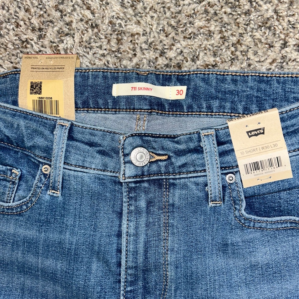 Levi's 711 Skinny Jeans in Classic Blue
